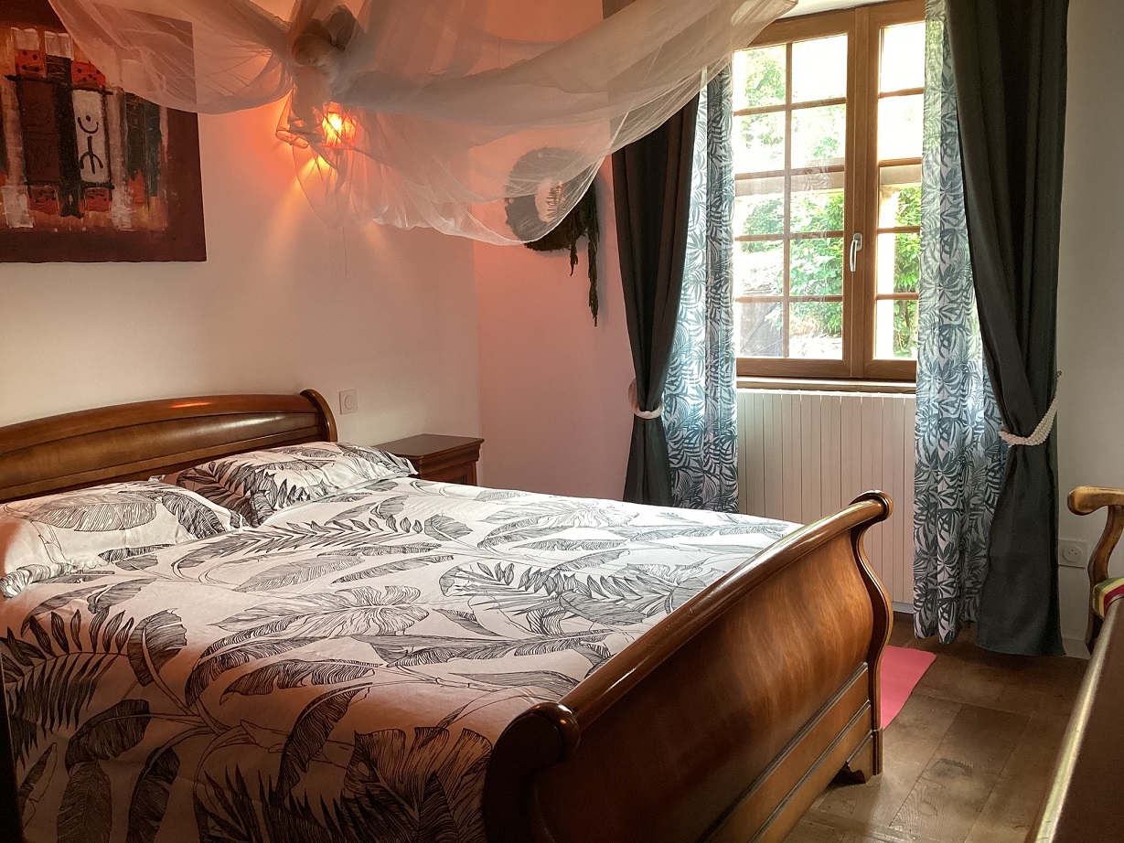 Suite Sérénité 45m² au Mas de Lombregot - Chambre spacieuse avec salon, Villeneuve Aveyron