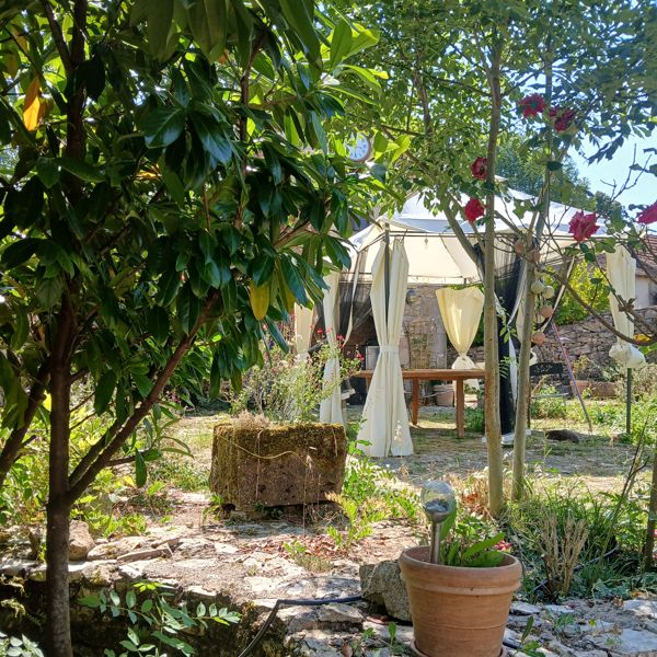Pigeonnier traditionnel du Mas de Lombregot, architecture typique de l'Aveyron